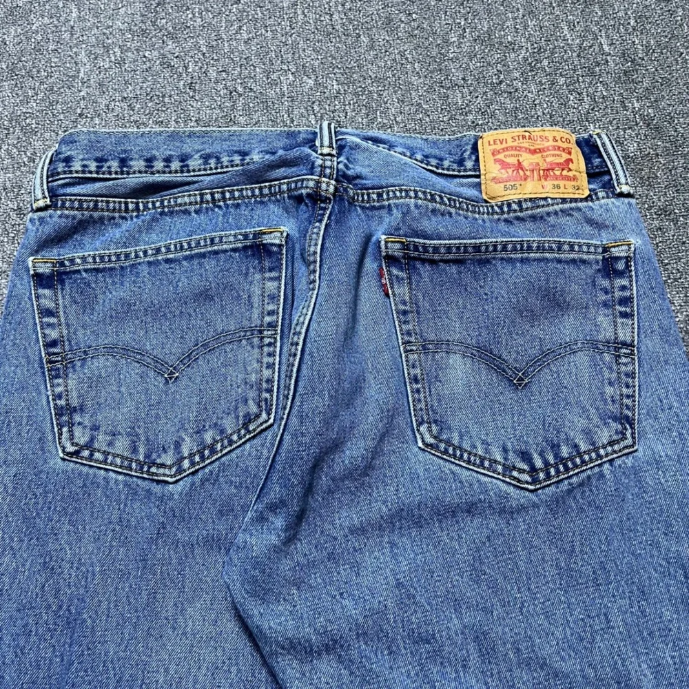 Levi's 505 Straight Leg Jeans 36x32 Blue Denim Distressed Classic Skater